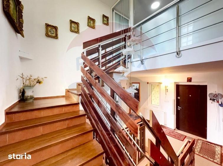 Casă cu 6 camere cu Teren 638 Mp în Pădureni