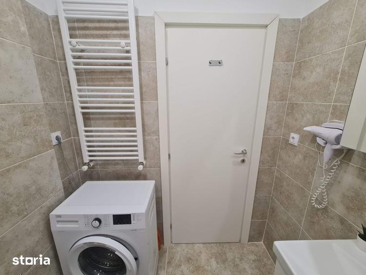 Garsonieră decomandată în Roșu