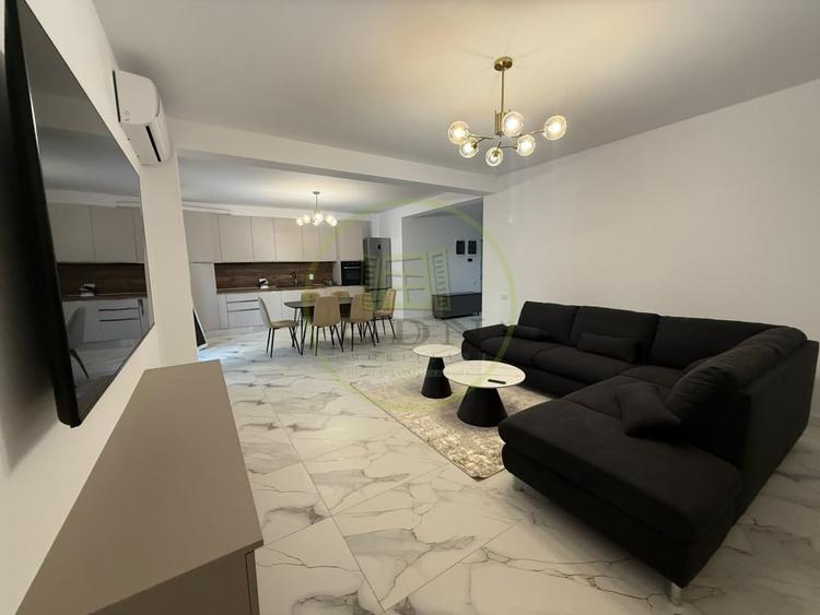 Apartament cu 3 camere decomandat, mobilat în Exterior Est