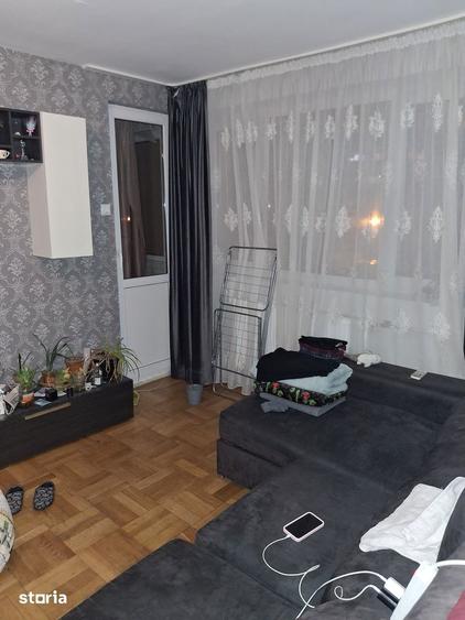 Apartament cu 3 camere semidecomandat în Giulești