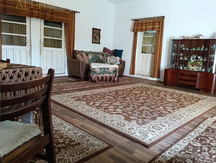 Casă cu 5 camere cu Teren 2320 Mp în Herina