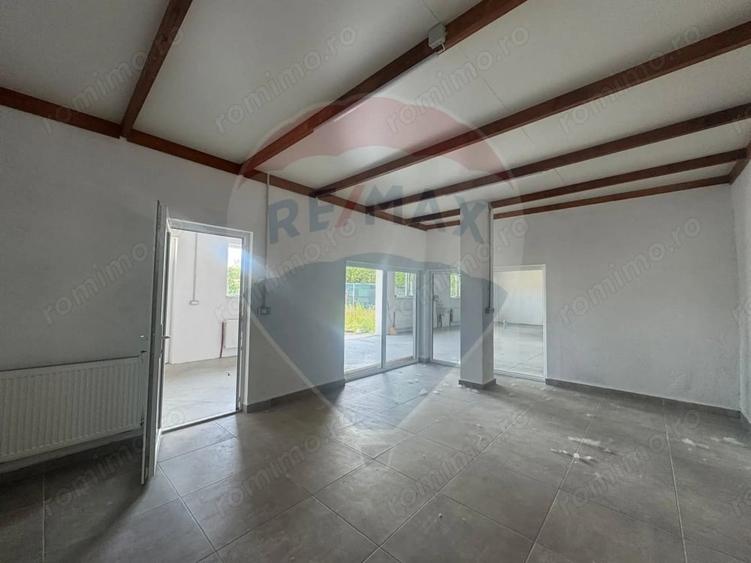 Spațiu comercial, de 200 mp, în Est