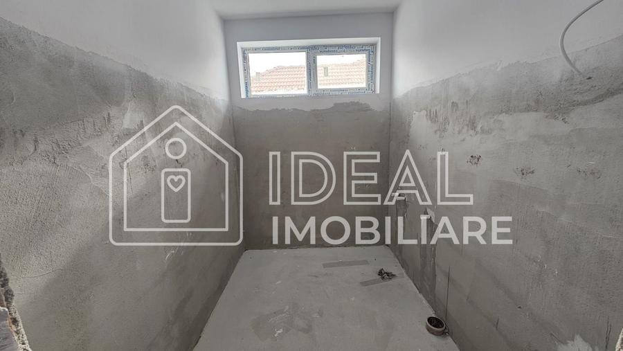 Duplex cu 4 camere cu Canalizare în Central
