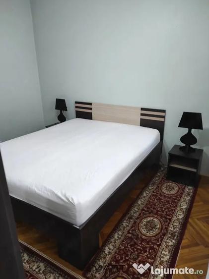Apartament cu 3 camere semidecomandat, mobilat în Mihai Viteazul