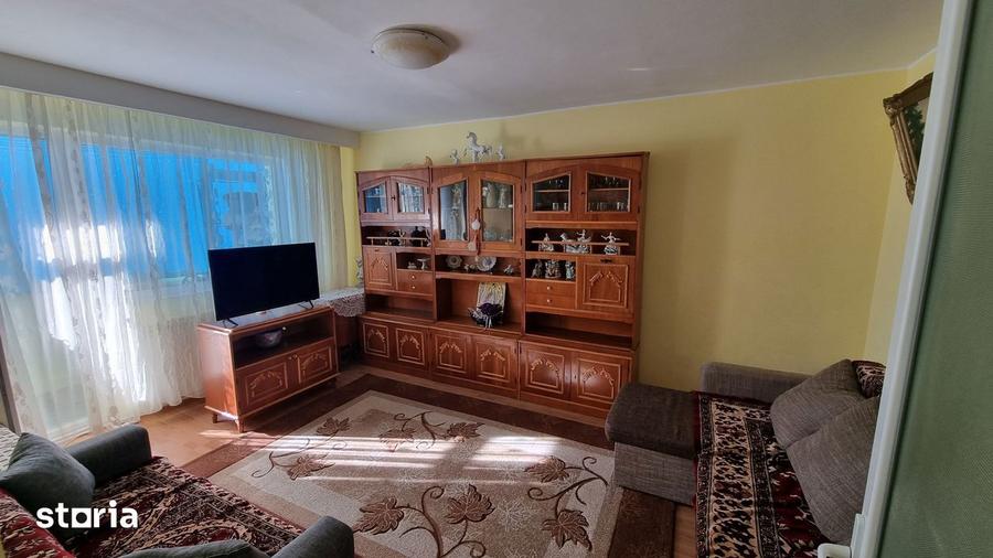 Apartament cu 3 camere decomandat, mobilat în Sud
