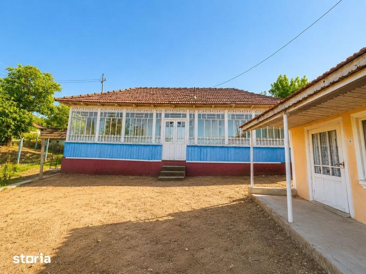 Casă cu 2 camere cu Teren 2700 Mp în Podu Roș