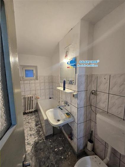 Apartament cu 4 camere semidecomandat, mobilat în Fundeni