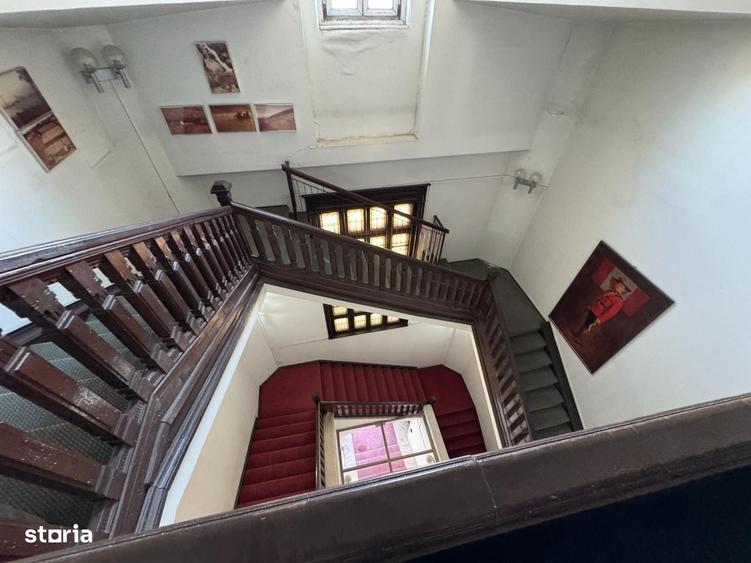 Spațiu comercial, de 3,500 mp, în Romană