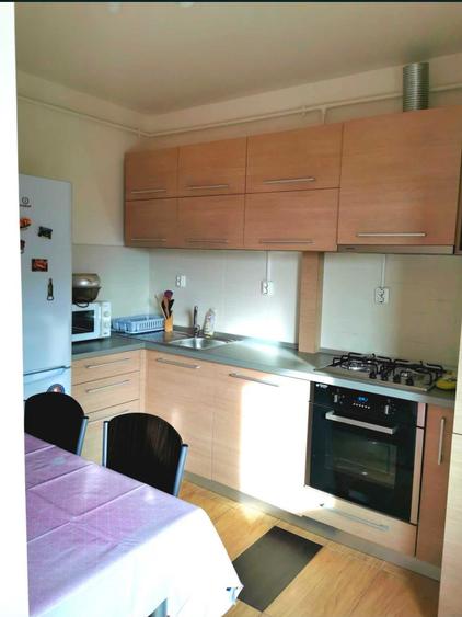 Apartament cu 3 camere decomandat în Florești