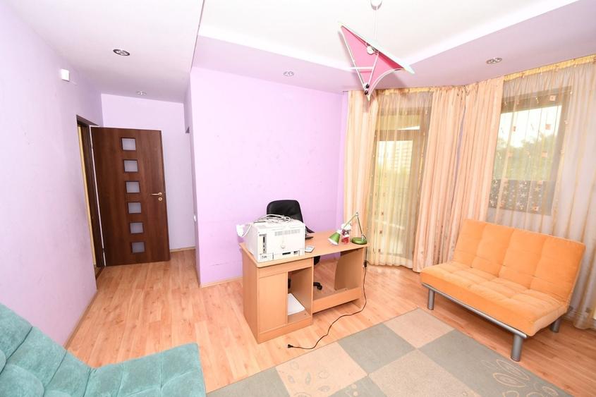 Casă individuală cu 6 camere cu Canalizare în Micro 17