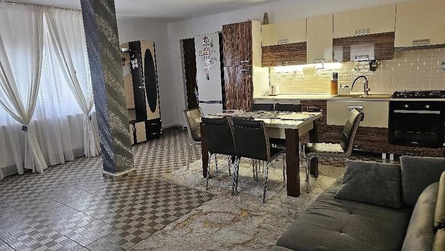 Casă individuală cu 3 camere cu Canalizare în Central
