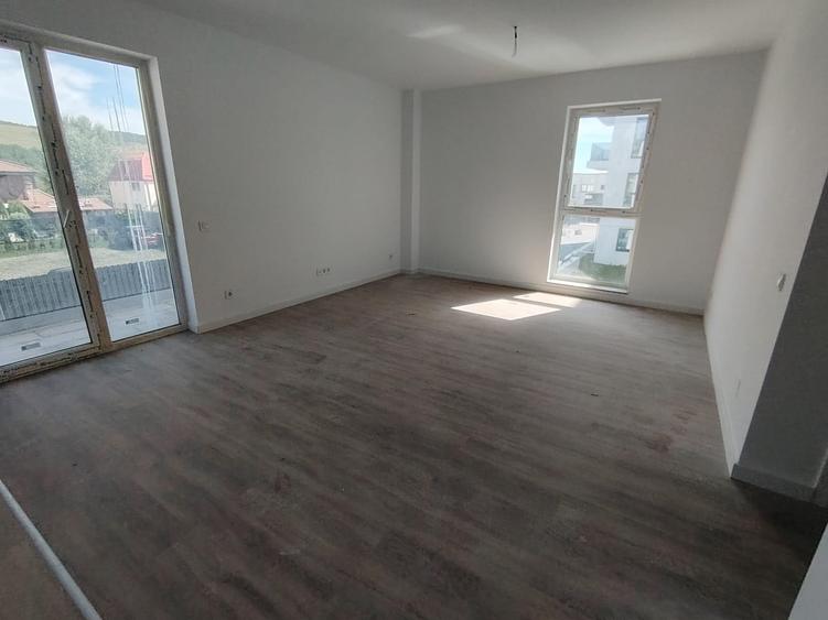 Apartament cu 2 camere semidecomandat în Florești