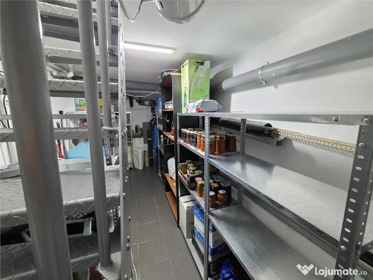 Casă cu 10 camere cu Teren 620 Mp în Mogoșoaia
