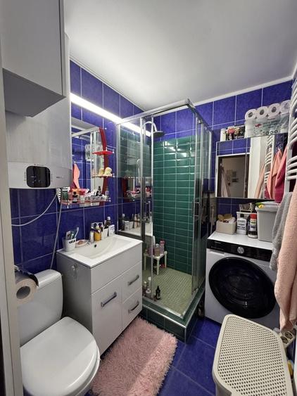 Apartament cu 3 camere semidecomandat în Crângași
