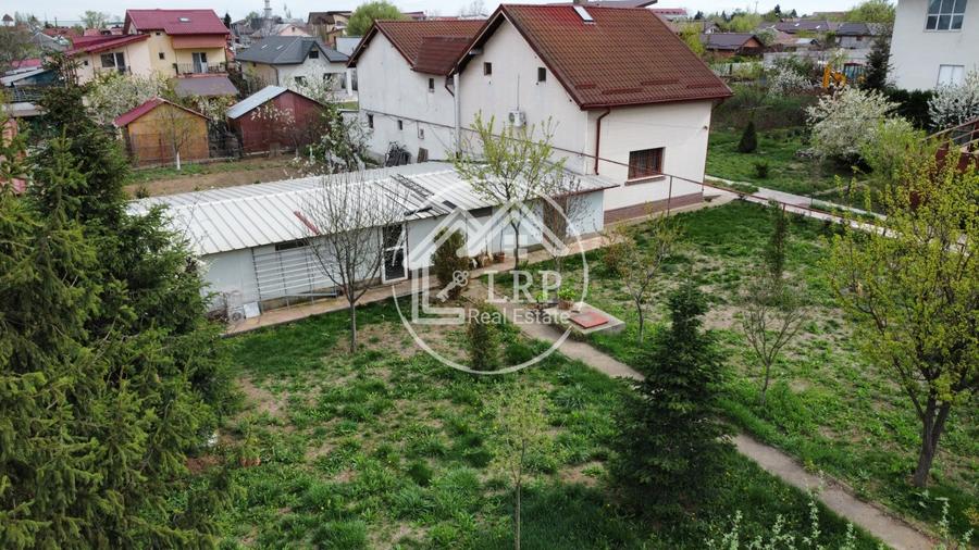 Casă individuală cu 8 camere cu Canalizare în Voluntari