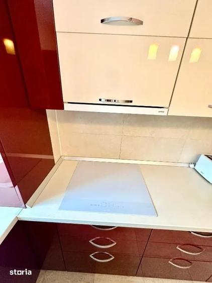 Apartament cu 3 camere decomandat în Tractorul