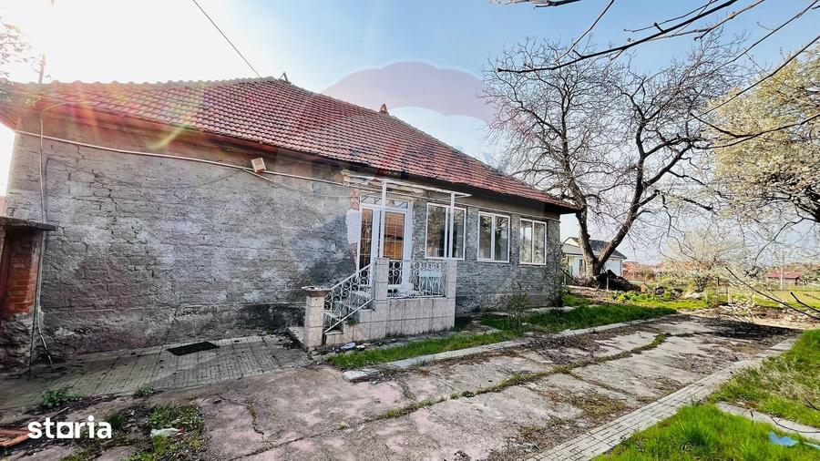 Casă cu 4 camere cu Teren 1367 Mp în Sântandrei