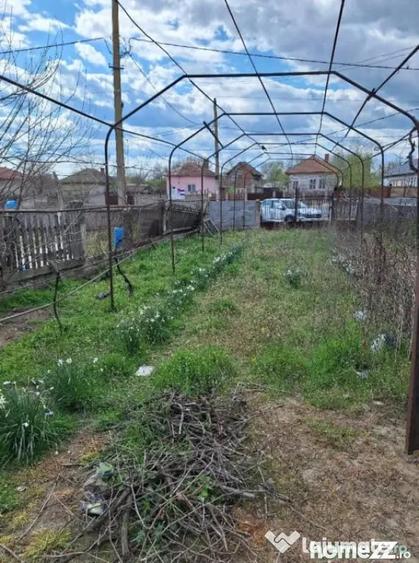 Casă cu 3 camere cu Teren 2504 Mp în Central