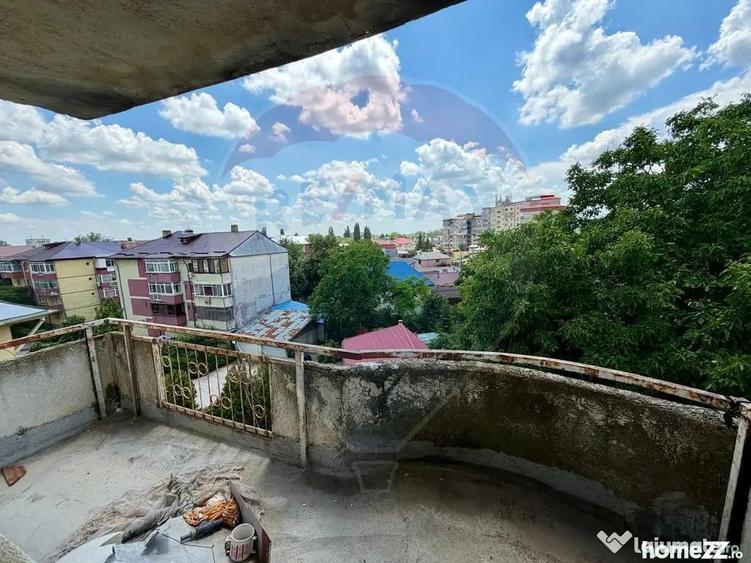 Apartament cu 3 camere decomandat în Brăilei