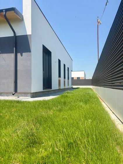 Casă individuală cu 5 camere cu Canalizare în Central