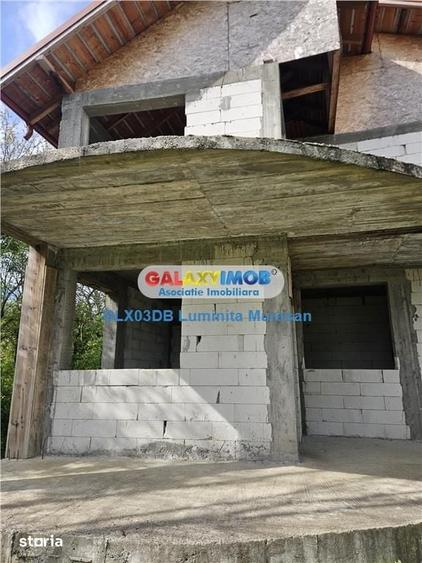 Casă cu 4 camere cu Teren 2100 Mp în Răzvad