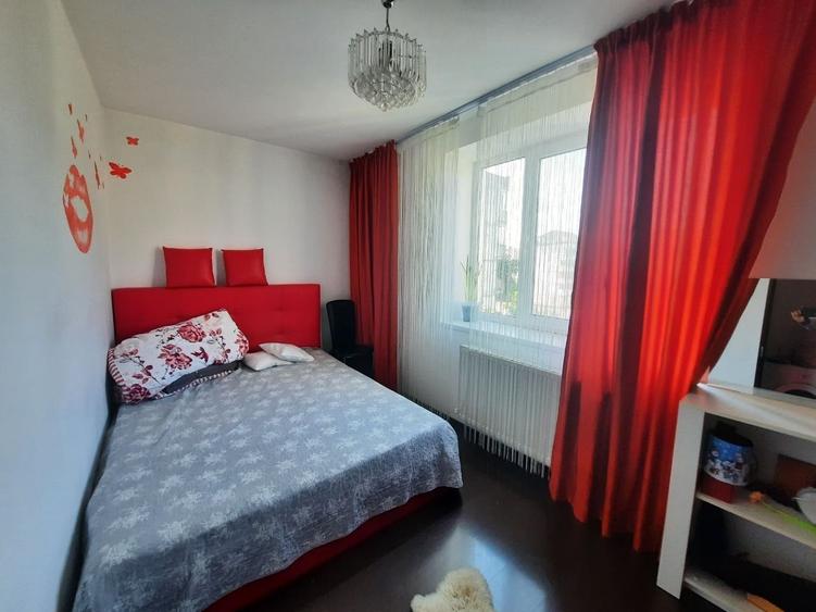 Apartament cu 3 camere decomandat în Mărăței
