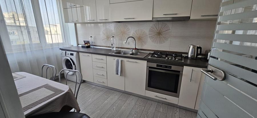 Apartament cu 2 camere decomandat în Rovine