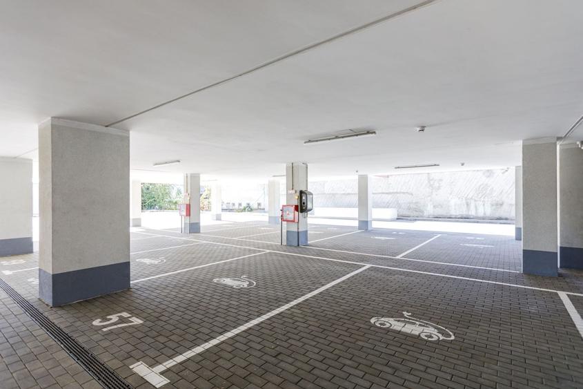 Spațiu comercial, de 63.599998474121 mp, în Complex Studențesc