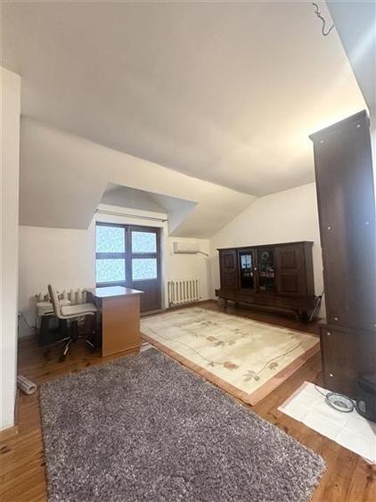 Casă individuală cu 6 camere cu Canalizare în Poiana