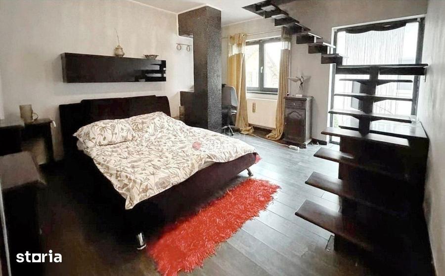 Casă cu 5 camere decomandat cu Teren 300 Mp în Central