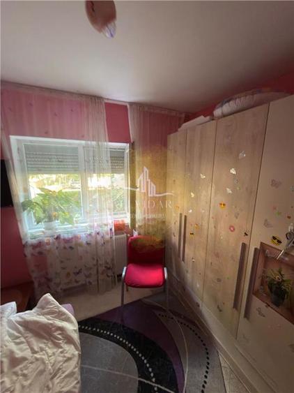 Apartament cu 3 camere decomandat, mobilat în Bucovina