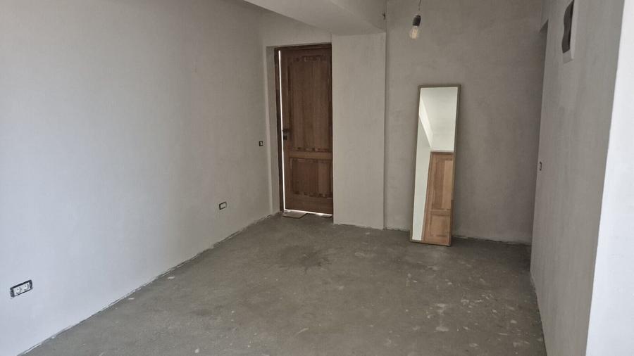 Casă individuală cu 5 camere cu Garaj în 1 Decembrie