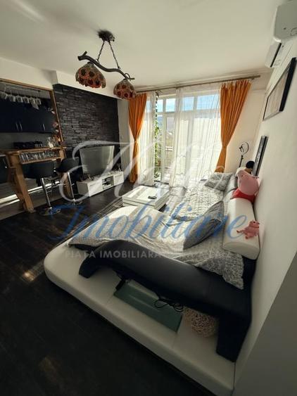 Apartament cu 3 camere semidecomandat în Florești