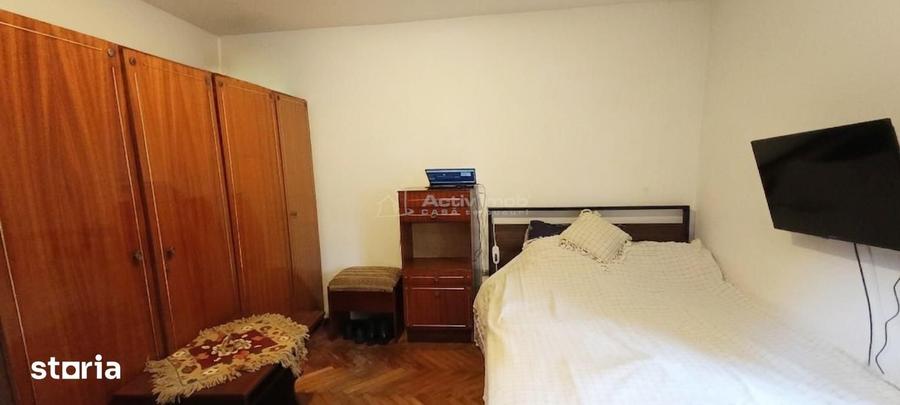 Casă cu 8 camere cu Teren 232 Mp în Ferentari