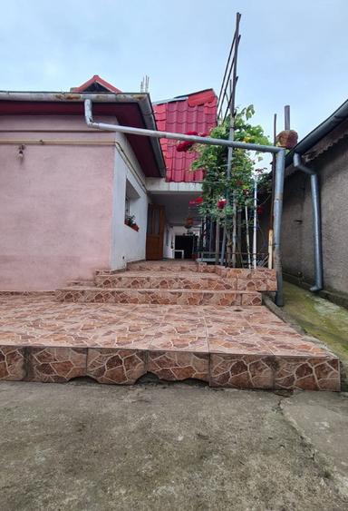 Casă cu 5 camere cu Teren 455 Mp în Central