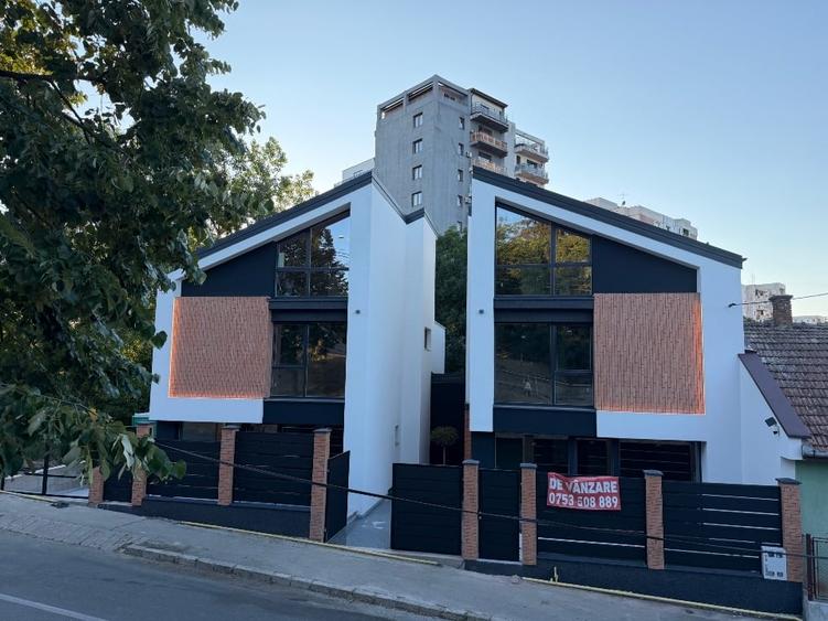 Duplex cu 4 camere cu Canalizare în Mănăștur