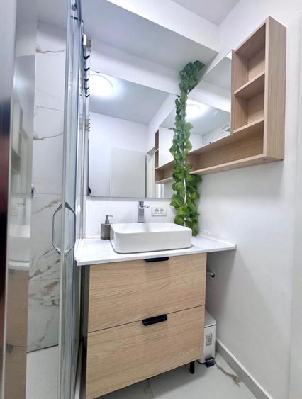 Apartament cu 4 camere semidecomandat în Drumul Taberei