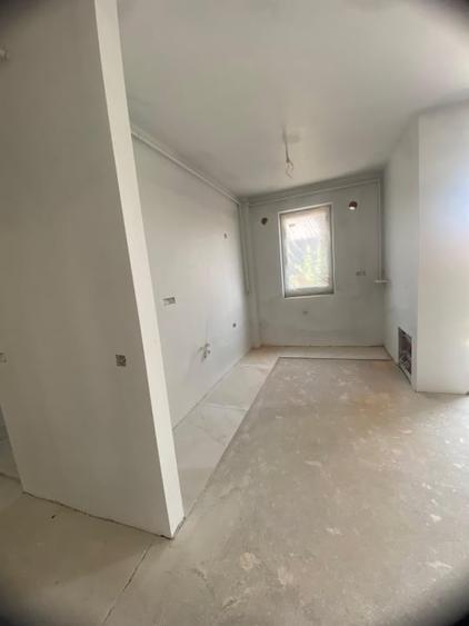 Apartament cu 3 camere semidecomandat în Apahida