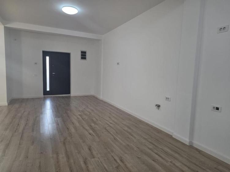 Casă individuală cu 5 camere cu Teren 220 Mp în Tunari