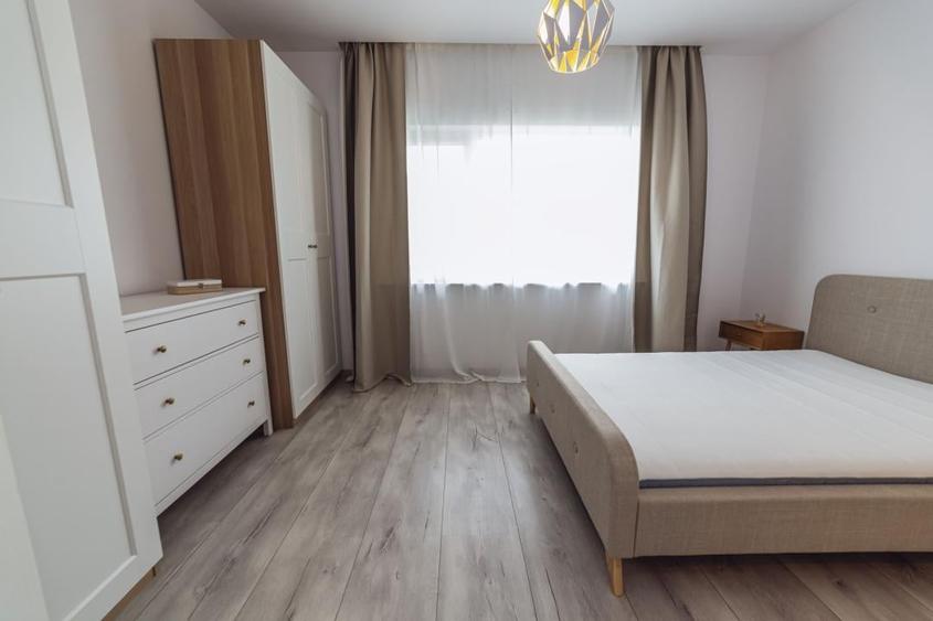 Duplex cu 4 camere cu Canalizare în Central