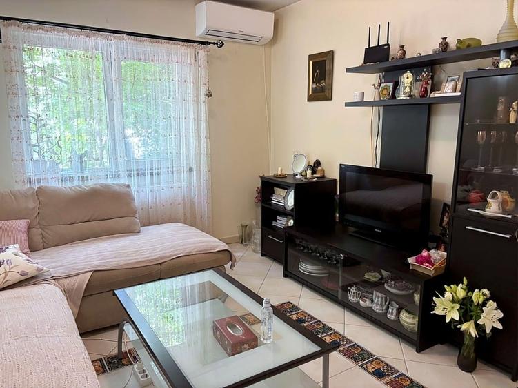 Apartament cu 4 camere decomandat, mobilat în Sebastian