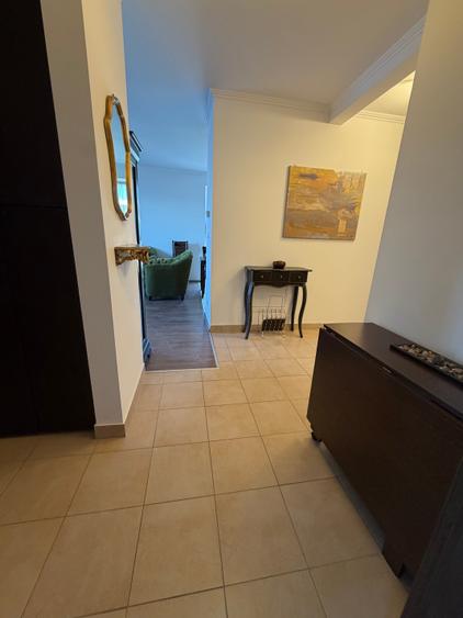 Apartament cu 3 camere semidecomandat în Torontalului