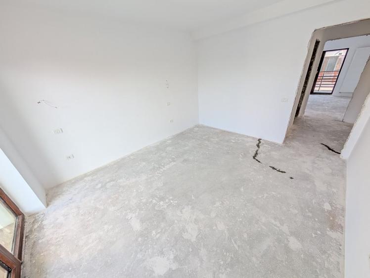 Apartament cu 4 camere decomandat în Otopeni