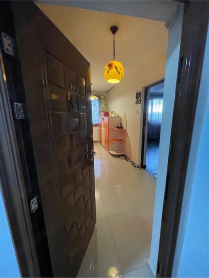 Apartament cu 3 camere semidecomandat în Turda