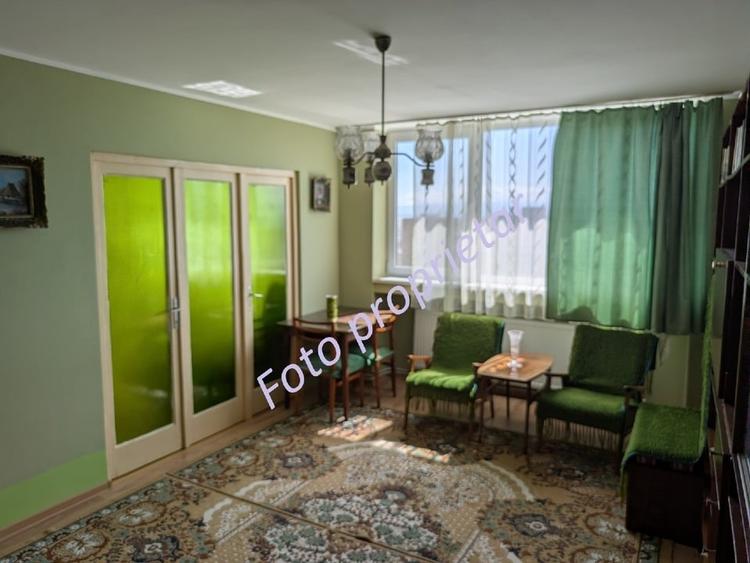 Apartament cu 3 camere semidecomandat în Simeria