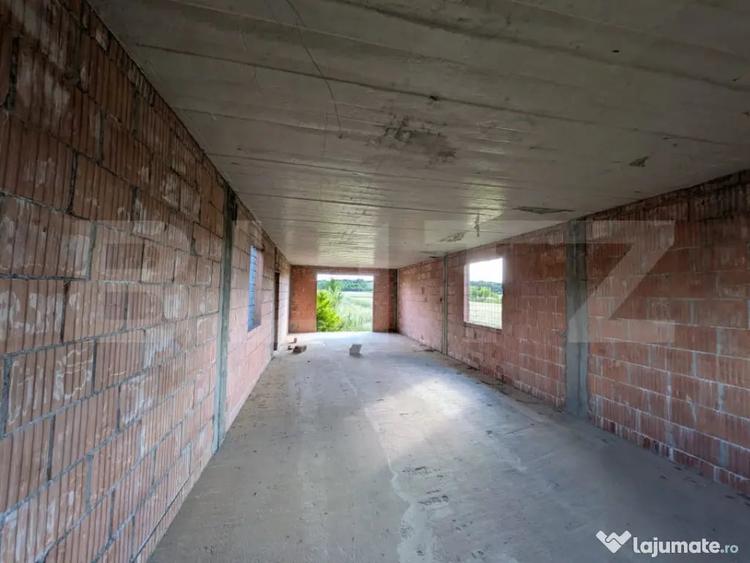 Casă cu 7 camere cu Teren 7500 Mp în Central