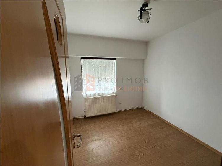 Apartament cu 4 camere decomandat, mobilat în 1 Decembrie