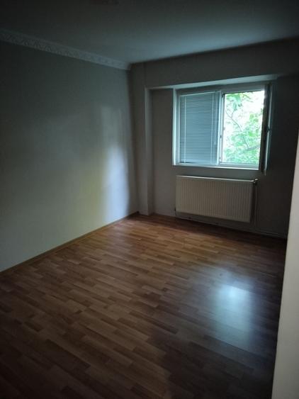 Apartament cu 3 camere decomandat în Obor