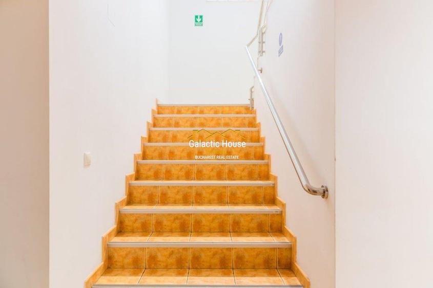 Casă cu 12 camere cu Teren 350 Mp în Central