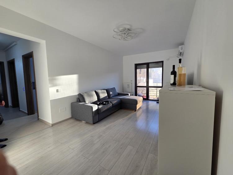 Apartament cu 2 camere decomandat în Fundeni